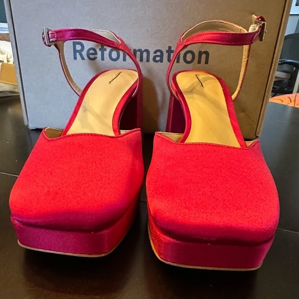 NIB Reformation Marisol Platform Heel 8.5 Rhubarb Magenta Fuschia Satin